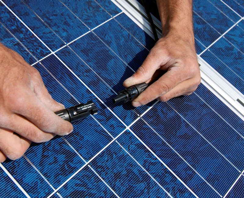 formation habilitations électriques sur des panneaux photovoltaiques